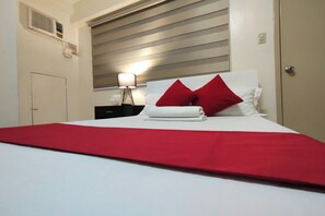 Deluxe Double Room, Balcony | Desk, rollaway beds, free WiFi, bed sheets - Orangenest Apartelle (Manila)