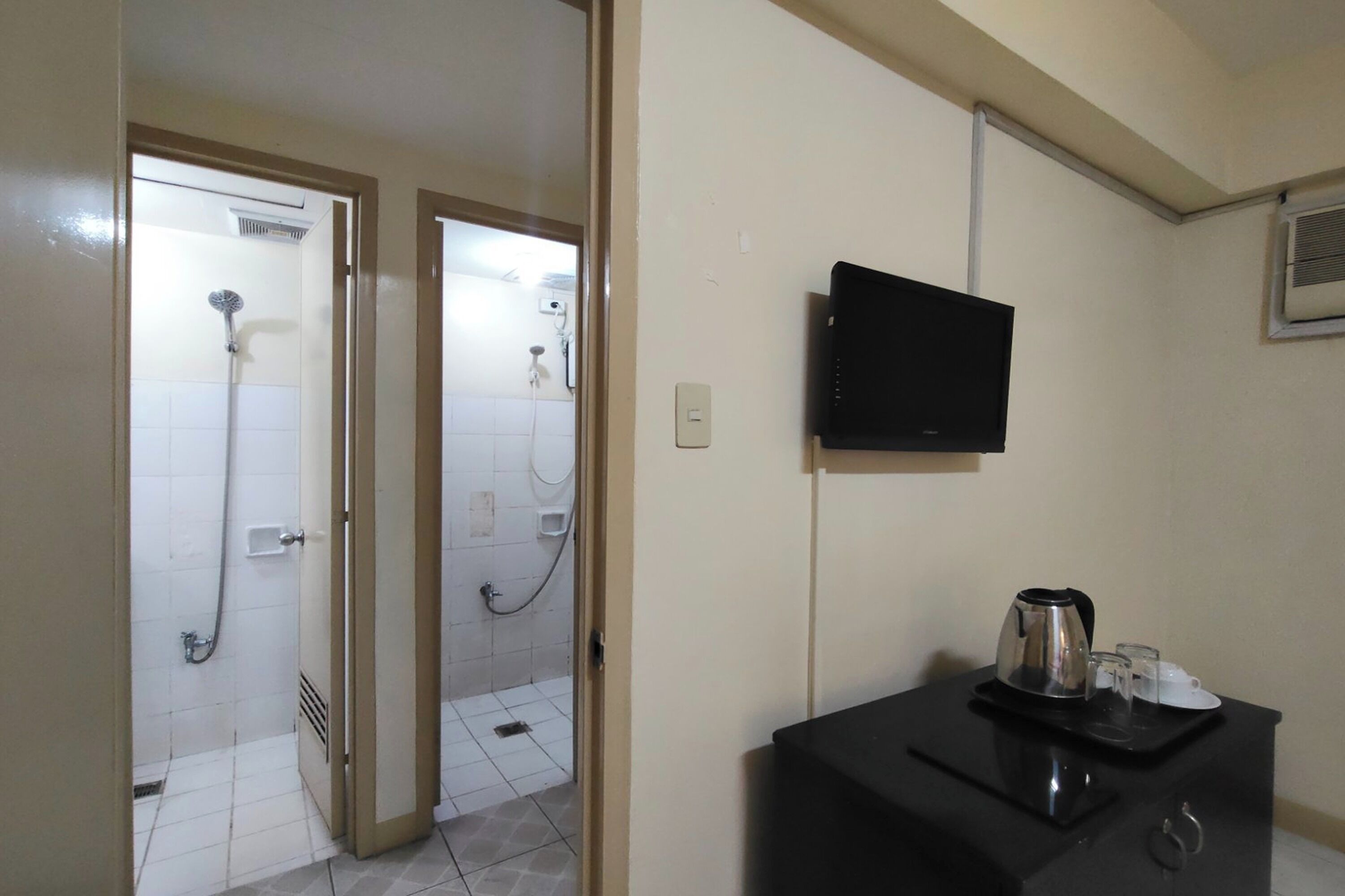Deluxe Double Room | Desk, rollaway beds, free WiFi, bed sheets