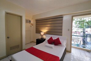 Deluxe Double Room, Balcony | View from room - Orangenest Apartelle (Manila)