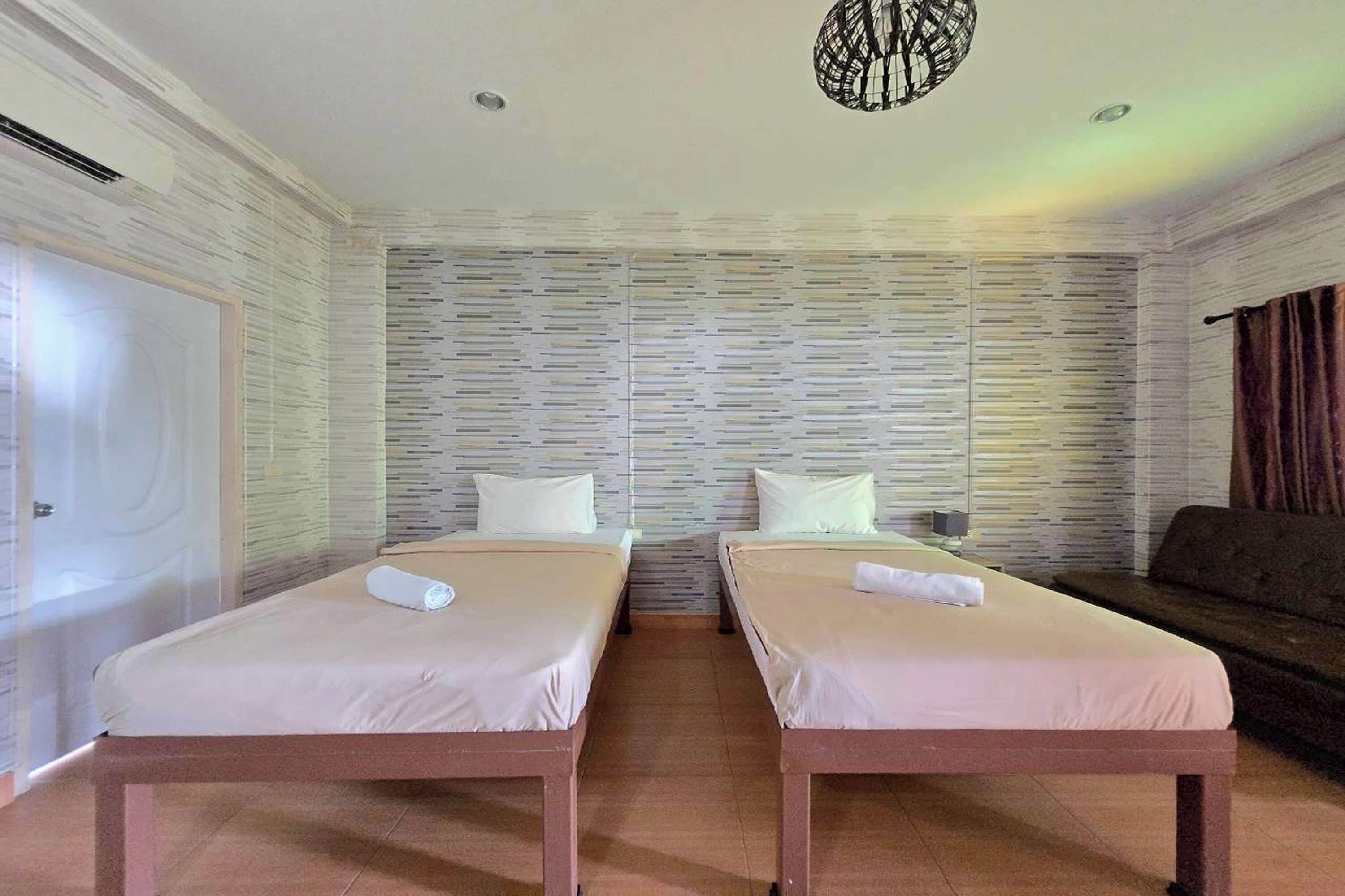 Standard Twin Room | Desk, free WiFi, bed sheets