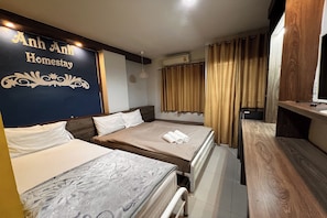 Superior driepersoonskamer | Een bureau, gratis wifi, beddengoed