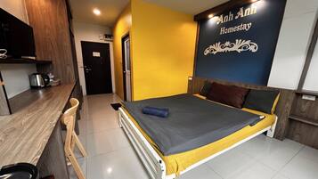 Standard Double Room | Desk, free WiFi, bed sheets