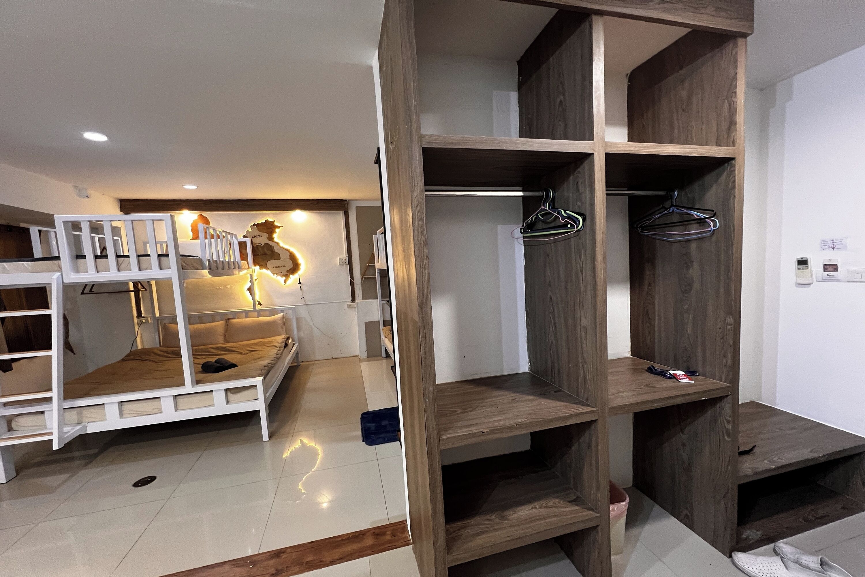 Family Room | Desk, free WiFi, bed sheets