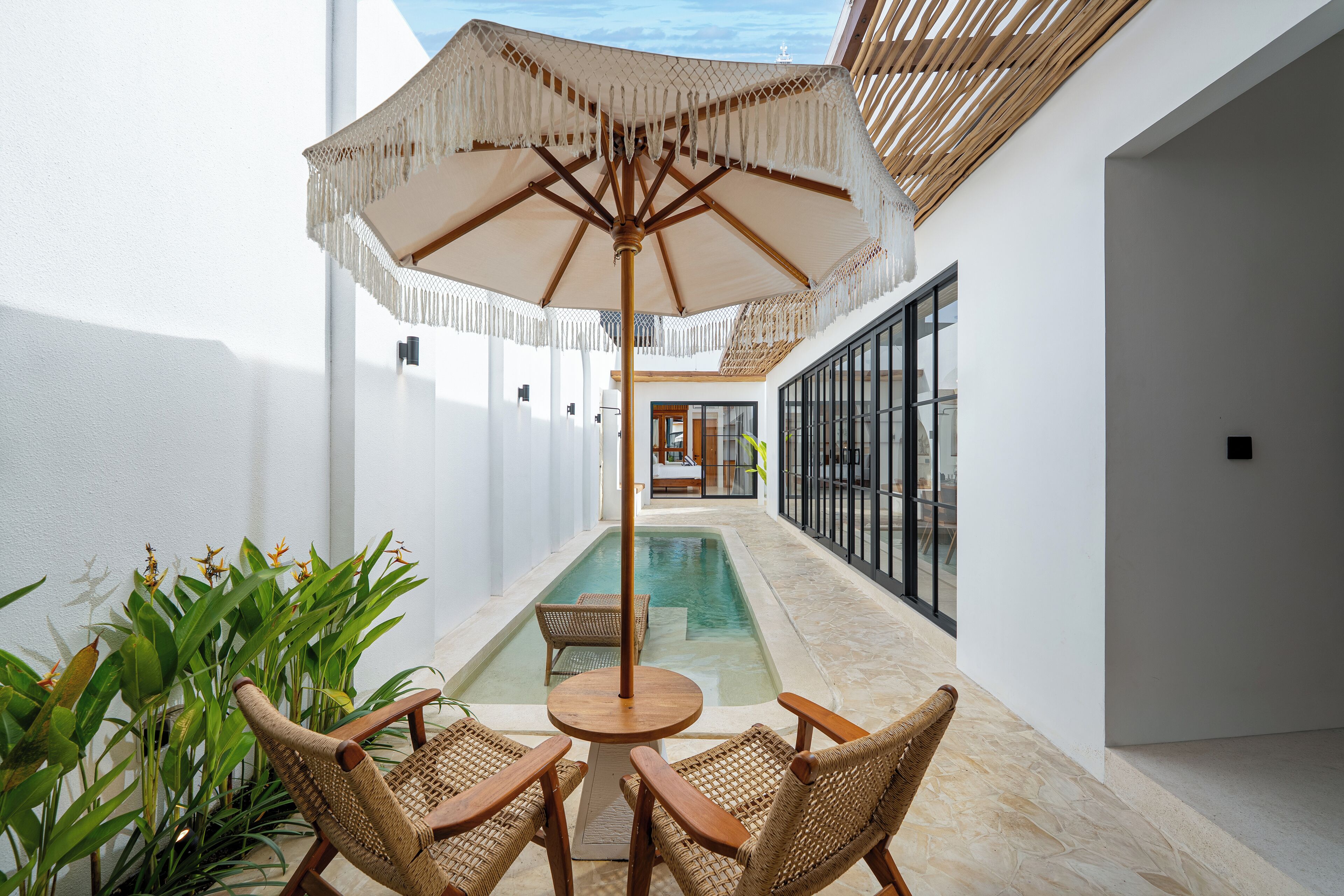 Outdoor pool, pool loungers