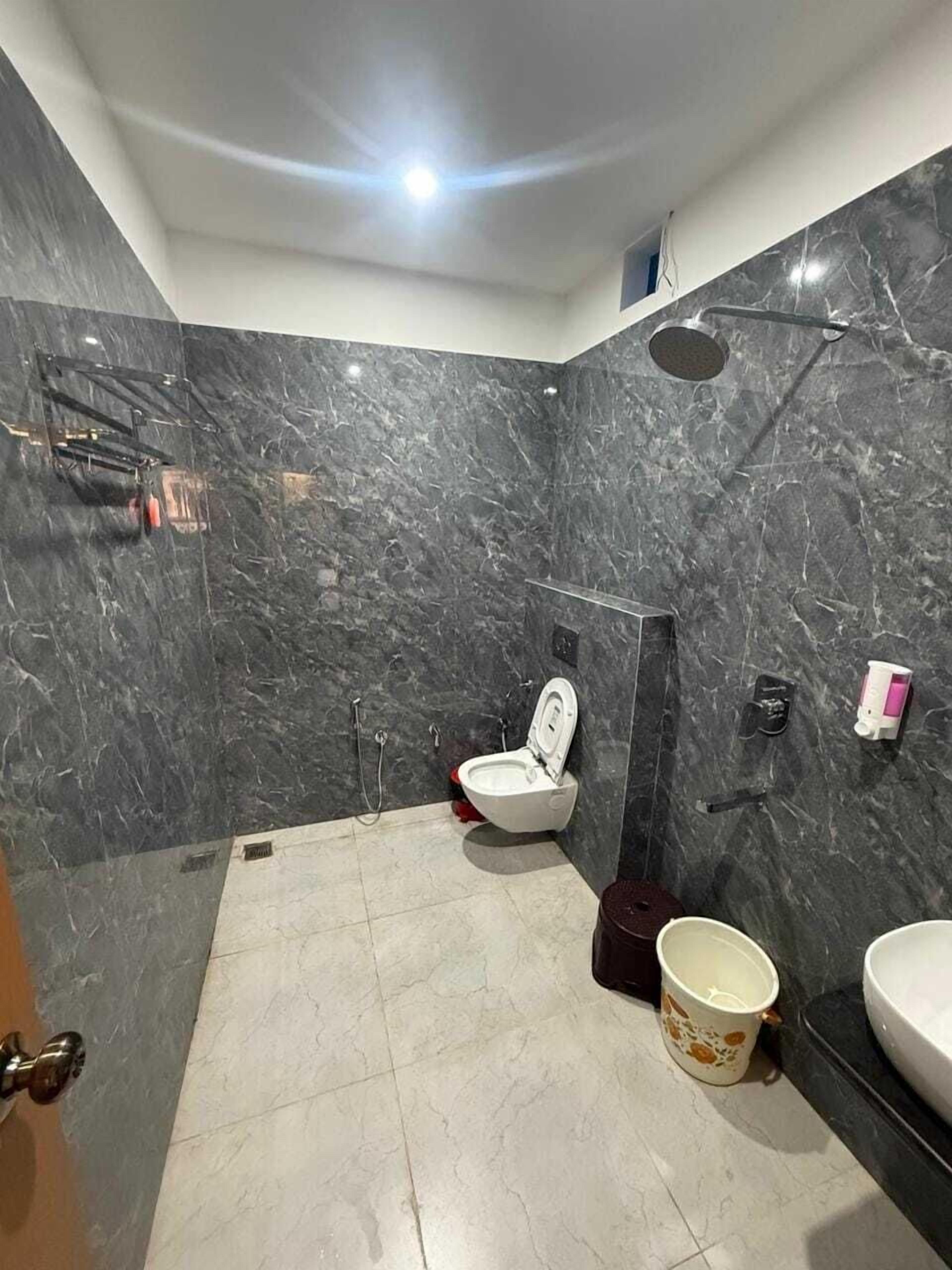 Family Room | Bathroom