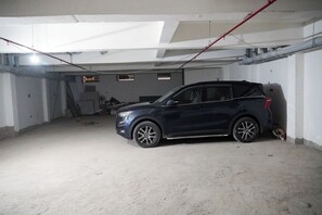 مواقف سيارات مجانية