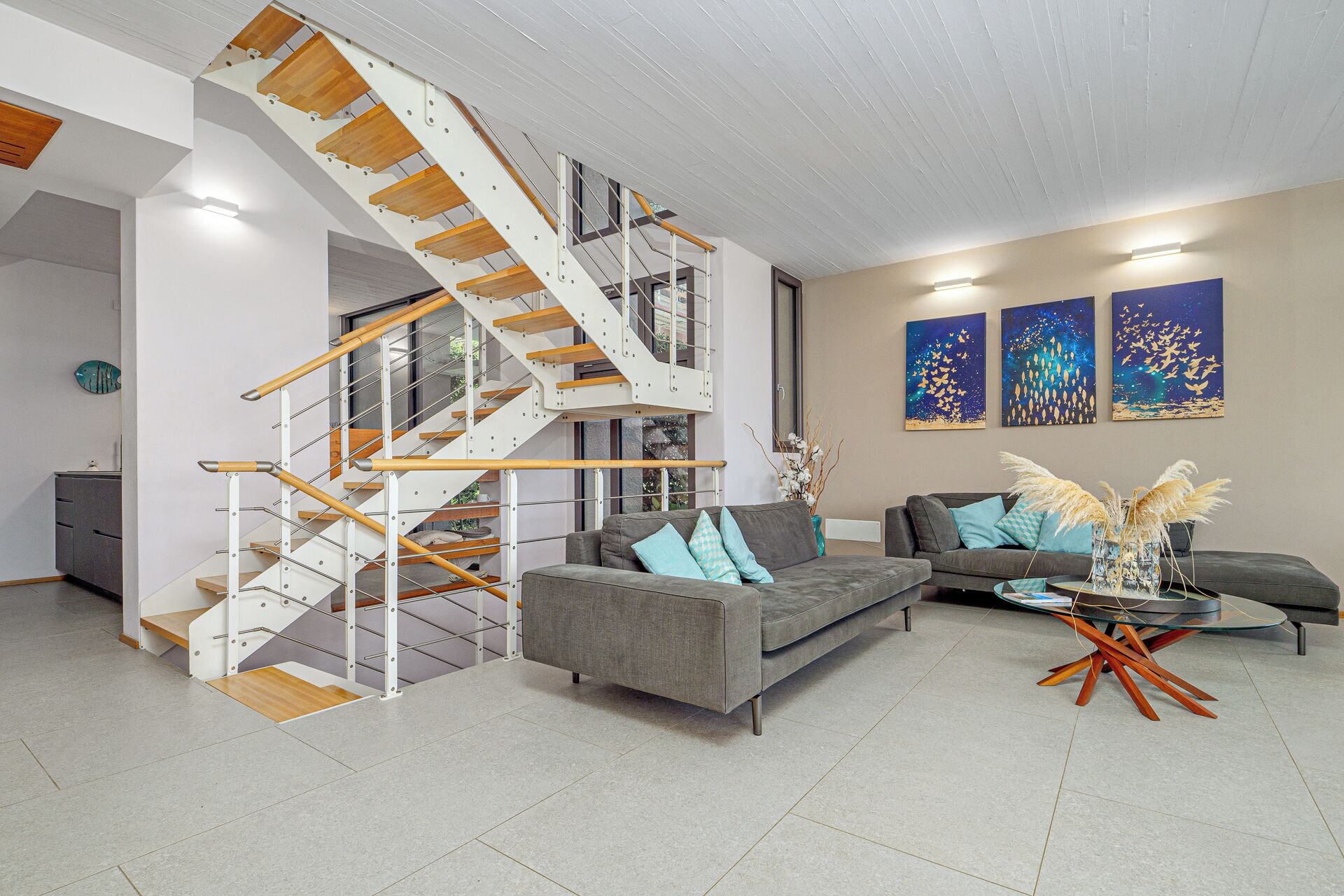 Smart-TV, Tischfußball, Tischtennisplatte