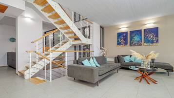 Smart-TV, Tischfußball, Tischtennisplatte