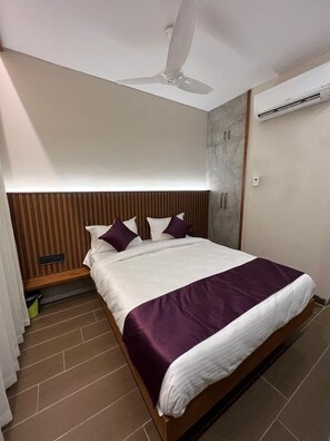 Iron/ironing board, free WiFi