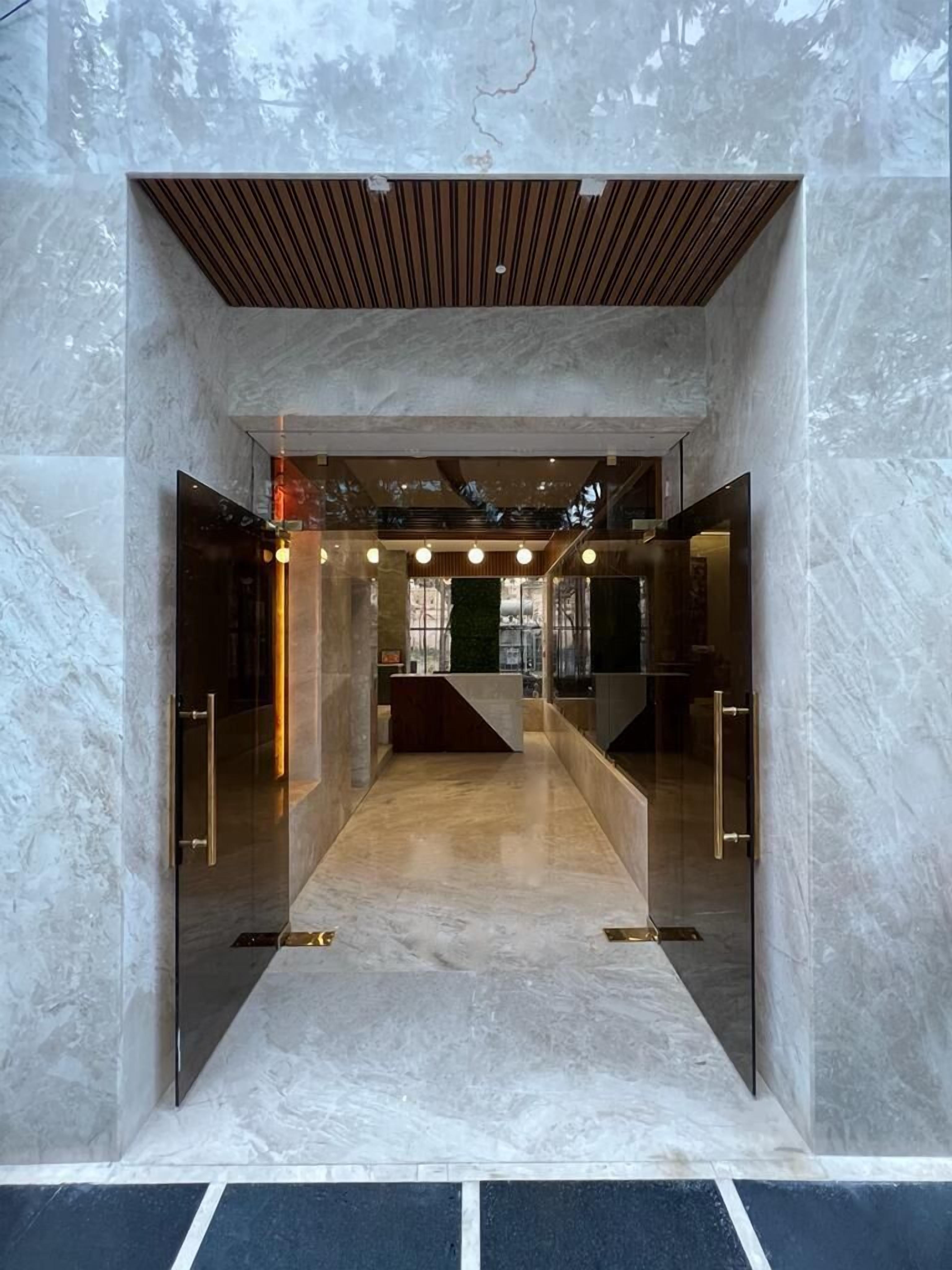 Iron/ironing board, free WiFi