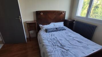 2 chambres, fer et planche à repasser, Wi-Fi, draps fournis