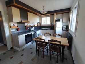 Micro-ondes, four, plaque de cuisson, lave-vaisselle