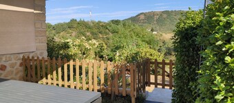 Appartement avec terrasse privative, à la campagne et en ville en même temps.