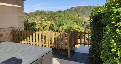 Apartment with private terrace, in the country and in the city at the same time.