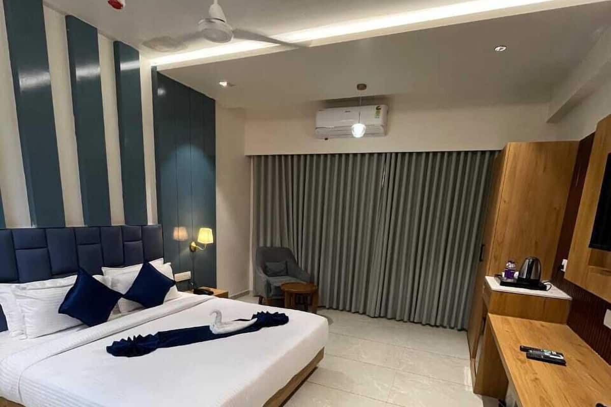 Deluxe Double Room | Desk, laptop workspace, free WiFi