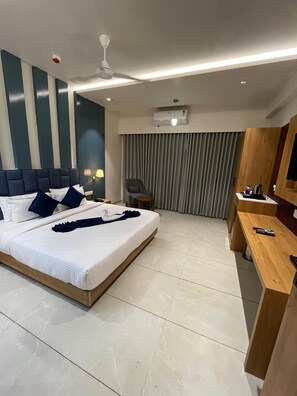 Deluxe Double Room | Premium bedding, minibar, desk, laptop workspace - Hotel Premji by Shivalaya Darshanam (Dwarka)