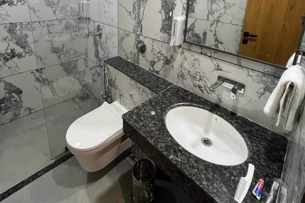 Shower, towels, soap, shampoo