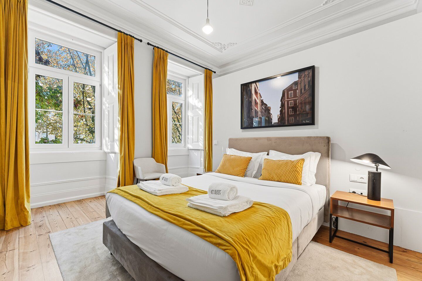 Schreibtisch, Internetzugang, Bettwäsche