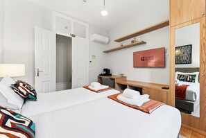 Escritorio, Internet, ropa de cama