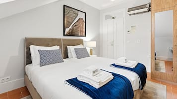 Skrivbord, internet och sängkläder