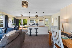 Interior - Stay at the Bay - Taupo (Taupo)