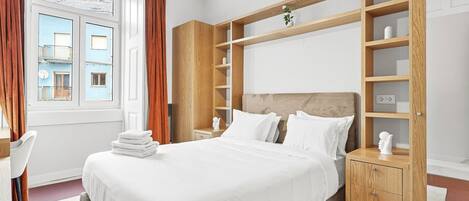 デスク、インターネット、ベッドシーツ