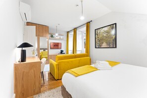 2 bedrooms, desk, internet, bed sheets - GuestReady - A&S GuestHouse - Family Room (Coimbra)