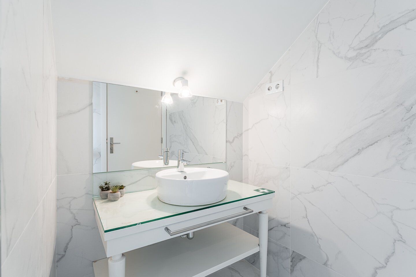 Bruser, hårtørrer, håndklæder