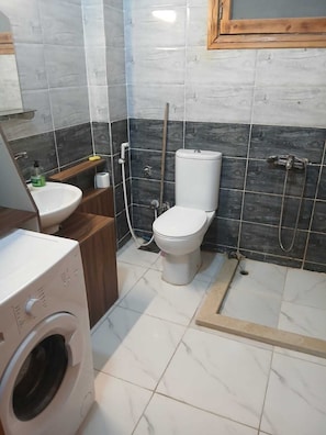 Appartement, 3 chambres, fumeurs, balcon | Salle de bain