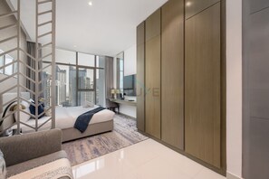In-room safe, iron/ironing board, free WiFi, bed sheets - Dubai Water Canal View, Minutes away from Burj Khalifa and Dubai Mall (Dubai)