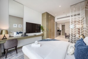 In-room safe, iron/ironing board, free WiFi, bed sheets - Dubai Water Canal View, Minutes away from Burj Khalifa and Dubai Mall (Dubai)