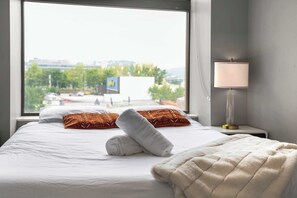 1 bedroom, iron/ironing board, WiFi, bed sheets - CozySuites Modern 1BR in Downtown Pitts #4 (Pittsburgh)