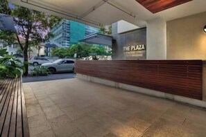 Property grounds - Modern 1BR Retreat - Pool, Gym, Parking - Walk to South Bank (South Brisbane)