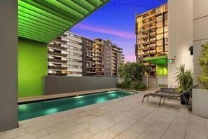 Pool - Modern 1BR Retreat - Pool, Gym, Parking - Walk to South Bank (South Brisbane)