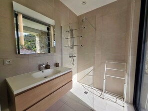 Shower, hair dryer, towels, toilet paper - Villa Spinelli - 4 bedrooms / private pool (oletta)