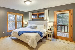 Desk, iron/ironing board, Internet, bed sheets - Private Lakefront Home w/ Game Room in Aurora! (Aurora)