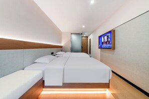 Quarto duplo premier | Escrivaninha, cortinas blackout, ferros/tábuas de passar roupa