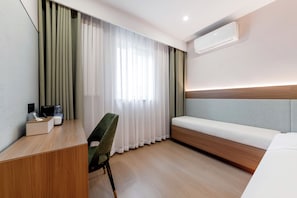 Premier Twin Room | Desk, blackout curtains, iron/ironing board, free WiFi - Anyi (Beijing)