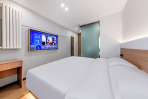 尊贵双人房 | 办公桌、遮光窗帘、熨斗/熨衣板、免费 WiFi