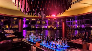 Bar junto a la piscina