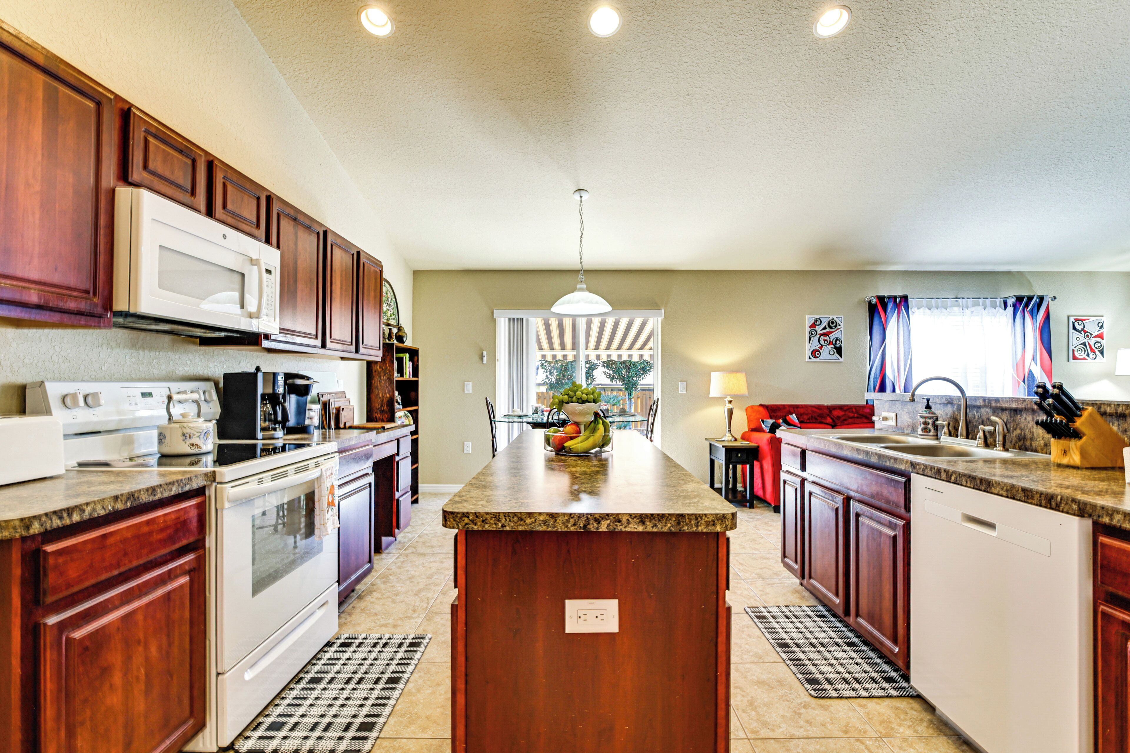 Fridge, microwave, stovetop, dishwasher