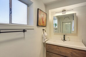 Bathroom - Apartment in Denver: Sloan Lake Neighborhood! (Denver)