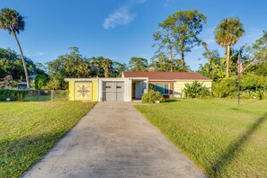 Exterior - 1 Mi to Historic Dtwn Sanford! Pet-Friendly Unit (Sanford)