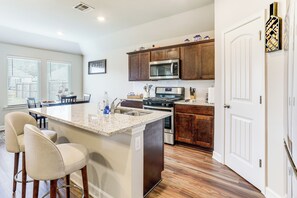 Fridge, microwave, stovetop, dishwasher - Explore Baton Rouge & LSU: Family Home w/ Yard (Zachary)