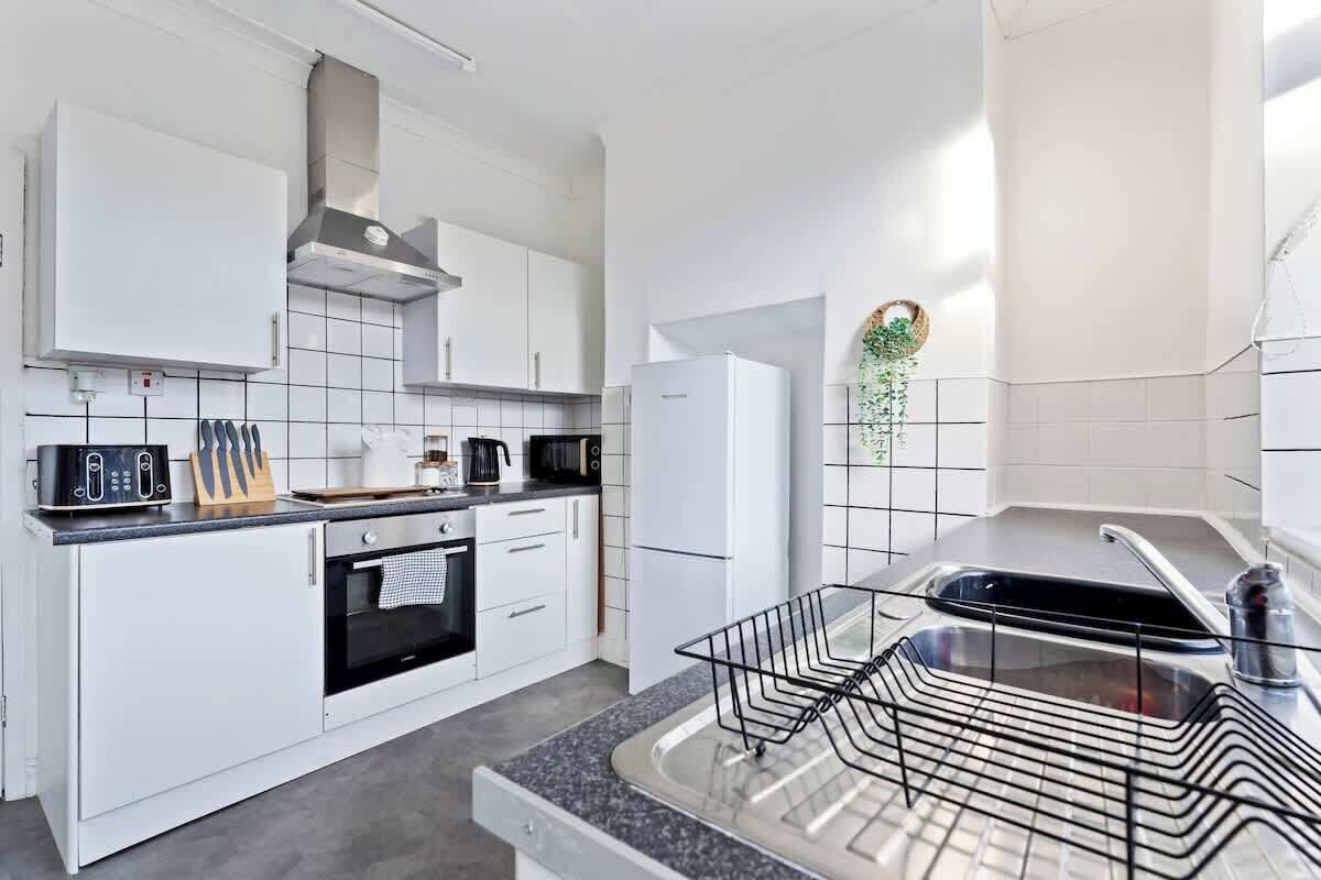 Fridge, oven, stovetop, toaster