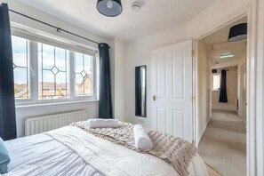 Iron/ironing board, WiFi, bed sheets - Emersons Green Escape | 4BR Family Retreat (Emersons Green)