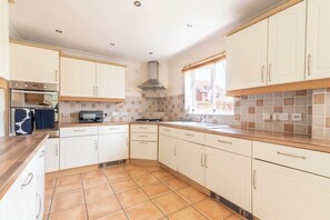 Fridge, microwave, oven, stovetop - Emersons Green Escape | 4BR Family Retreat (Emersons Green)