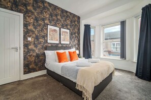 Iron/ironing board, WiFi, bed sheets - Birkenhead Haven – Sleeps 14, Family & Group Stay (Birkenhead)