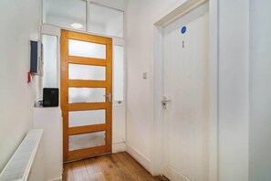 Interior - Birkenhead Haven – Sleeps 14, Family & Group Stay (Birkenhead)