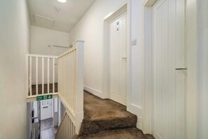 Interior - Birkenhead Haven – Sleeps 14, Family & Group Stay (Birkenhead)